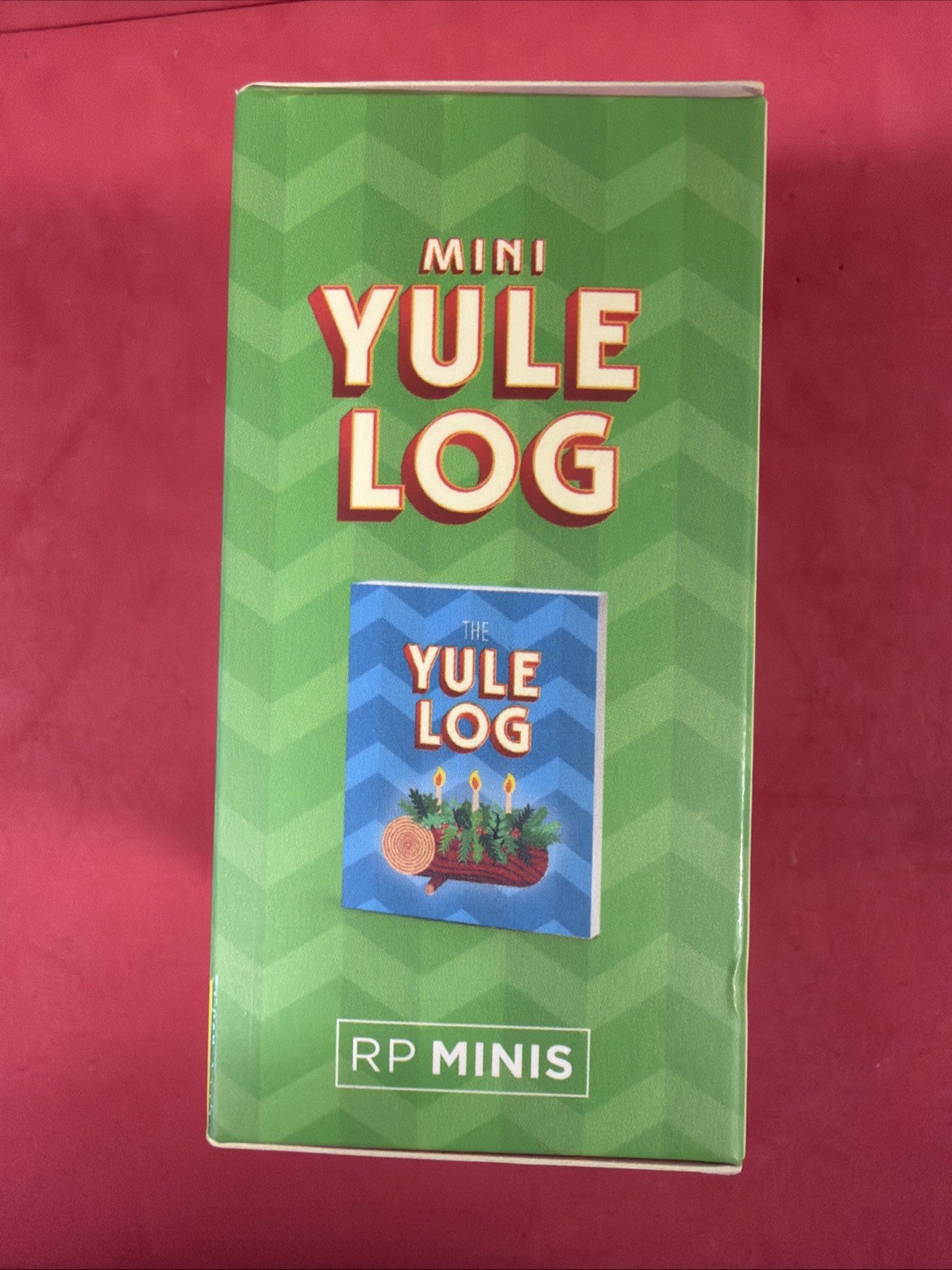 RP Minis Mini Yule Log: With crackling sound! Comes with Mini Paperback Book