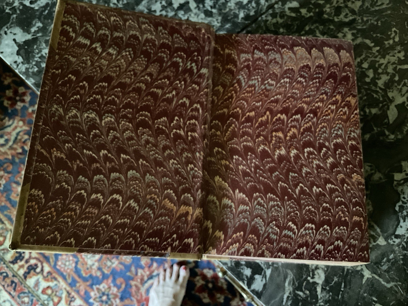 Charles Dickens – set of 8 leather bound Volumes Home Library Edition 1883