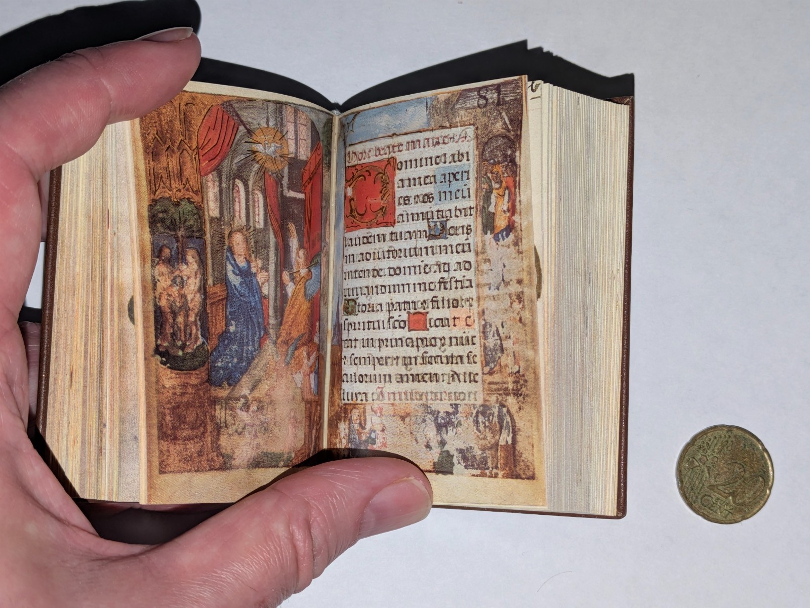 AN ILLUMINATED, MINIATURE FLEMISH BOOK OF HOURS. FACSIMILE EDITION.