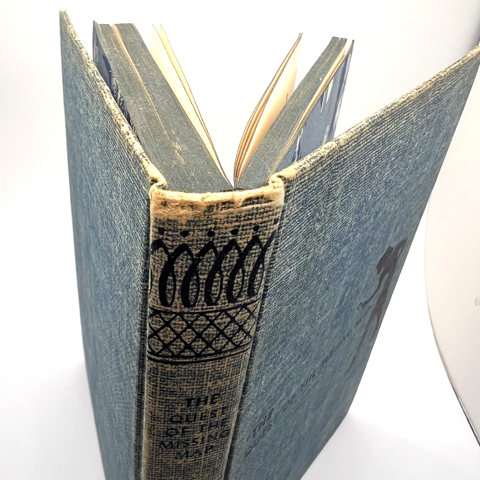 Vtg NANCY DREW #19 THE QUEST OF THE MISSING MAP – Blue Tweed White Spine Wrapper