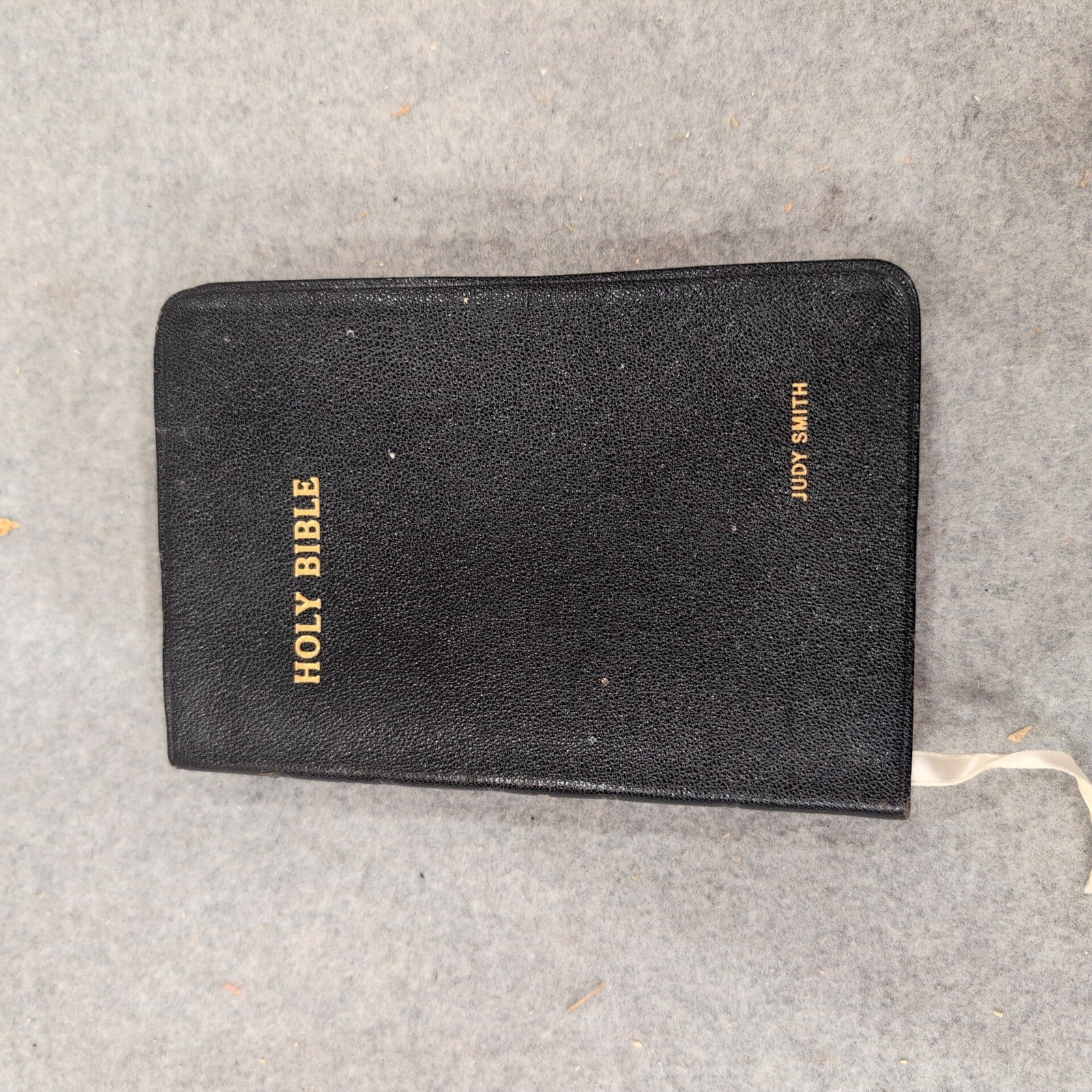 The World Publishing Company Holy Bible KJV Red Letter Self-Pronouncing Black