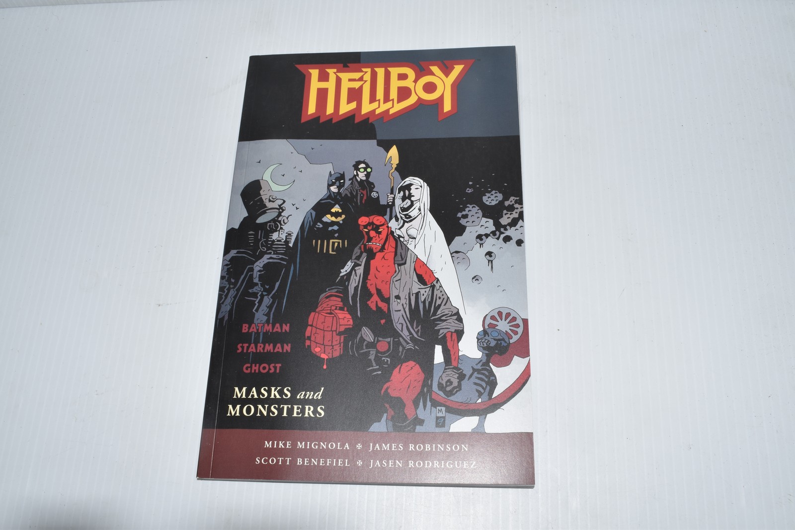 Hellboy: Masks and Monsters (Dark Horse Comics October 2010)= (RPB1158)