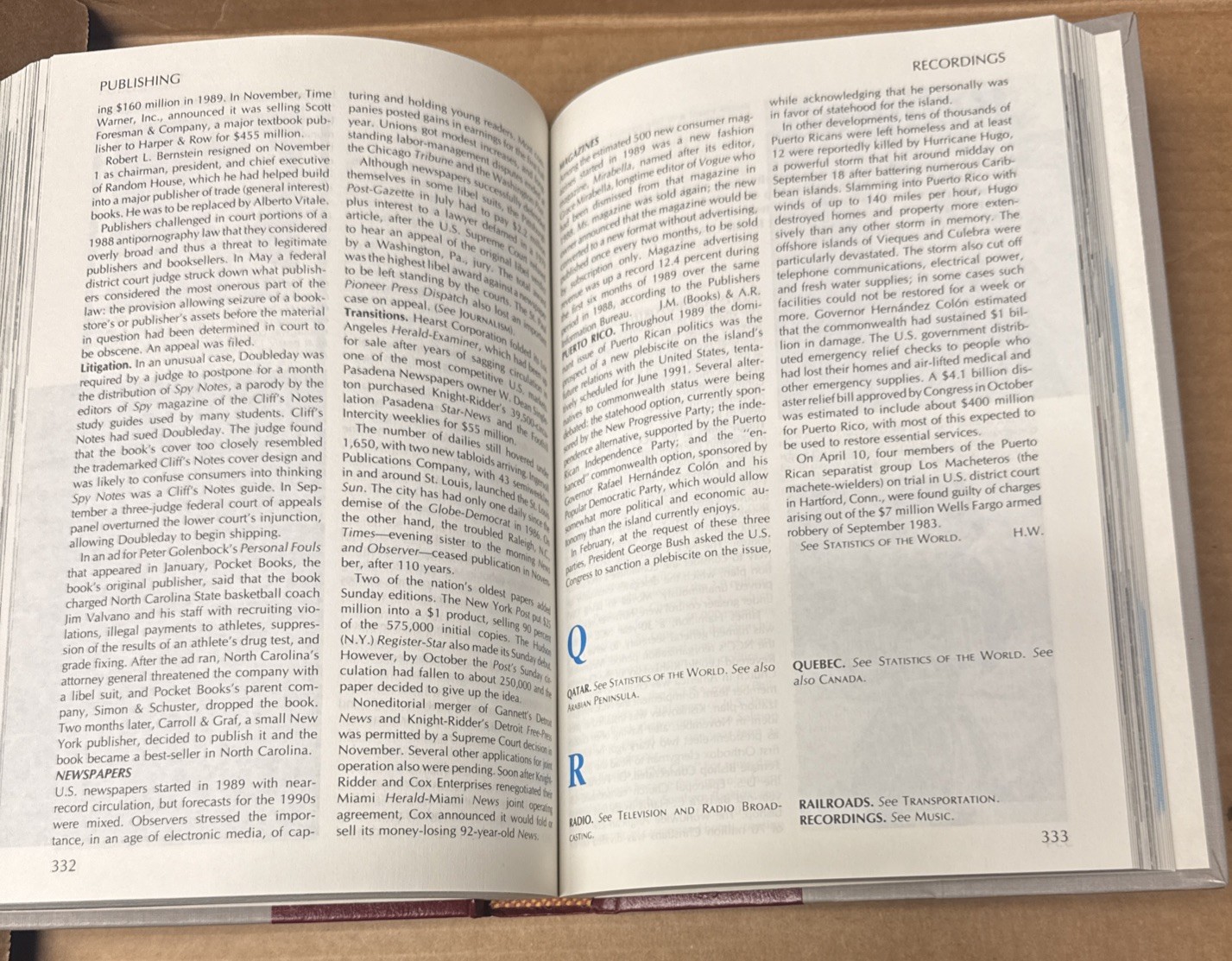 1990 Funk & Wagnalls New Encyclopedia Yearbook (HARDCOVER, GOOD)
