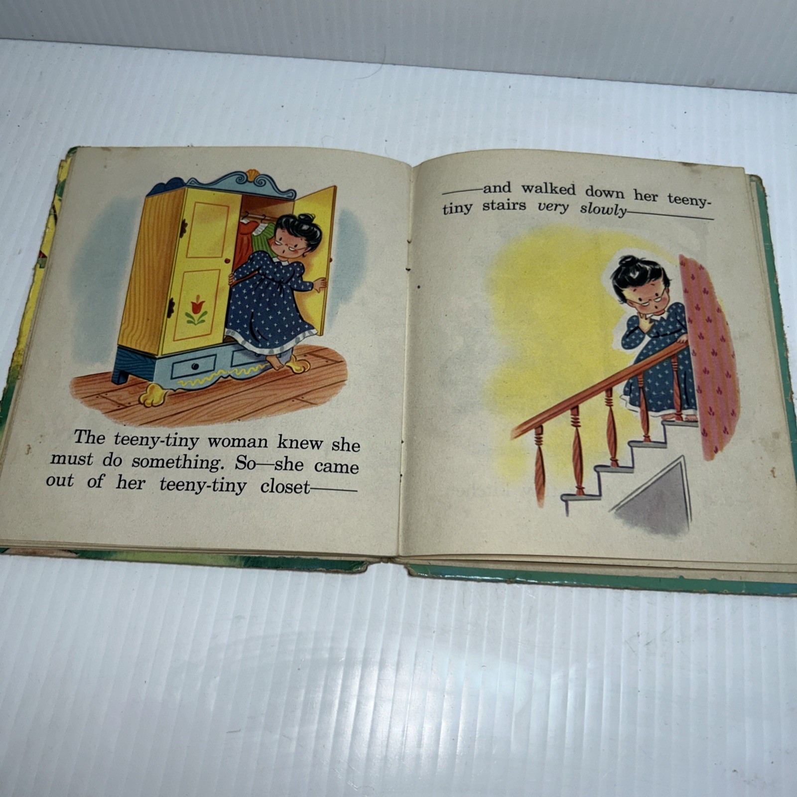 Vintage Tell-A-Tale Book, Whitman Publishing A Teeny-Tiny Tale 1955 See Pics!