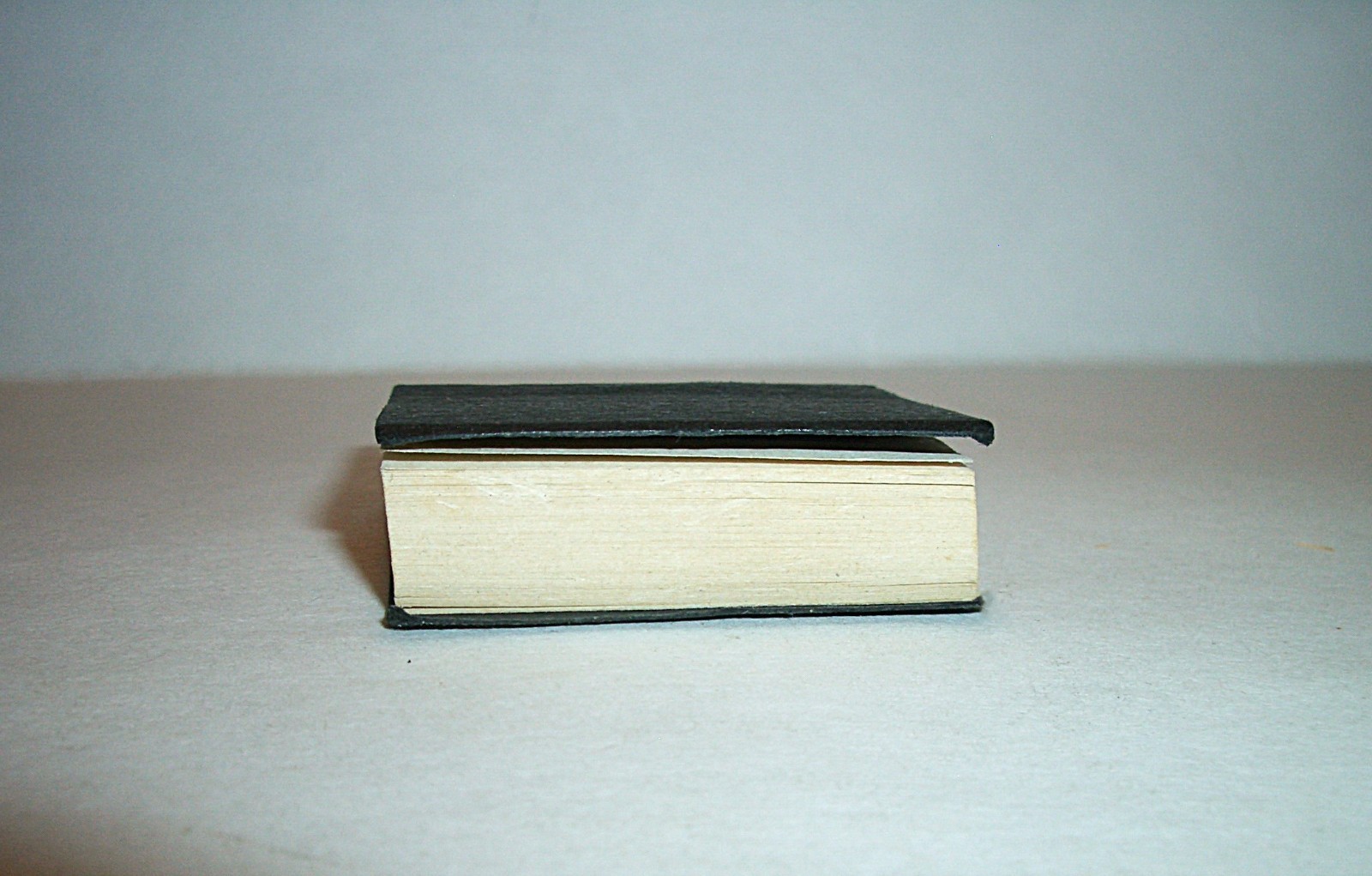 Ant/Vtg Miniature Holy Bible In English New Testament 224 Pages 1.25 x 1.5 VGC