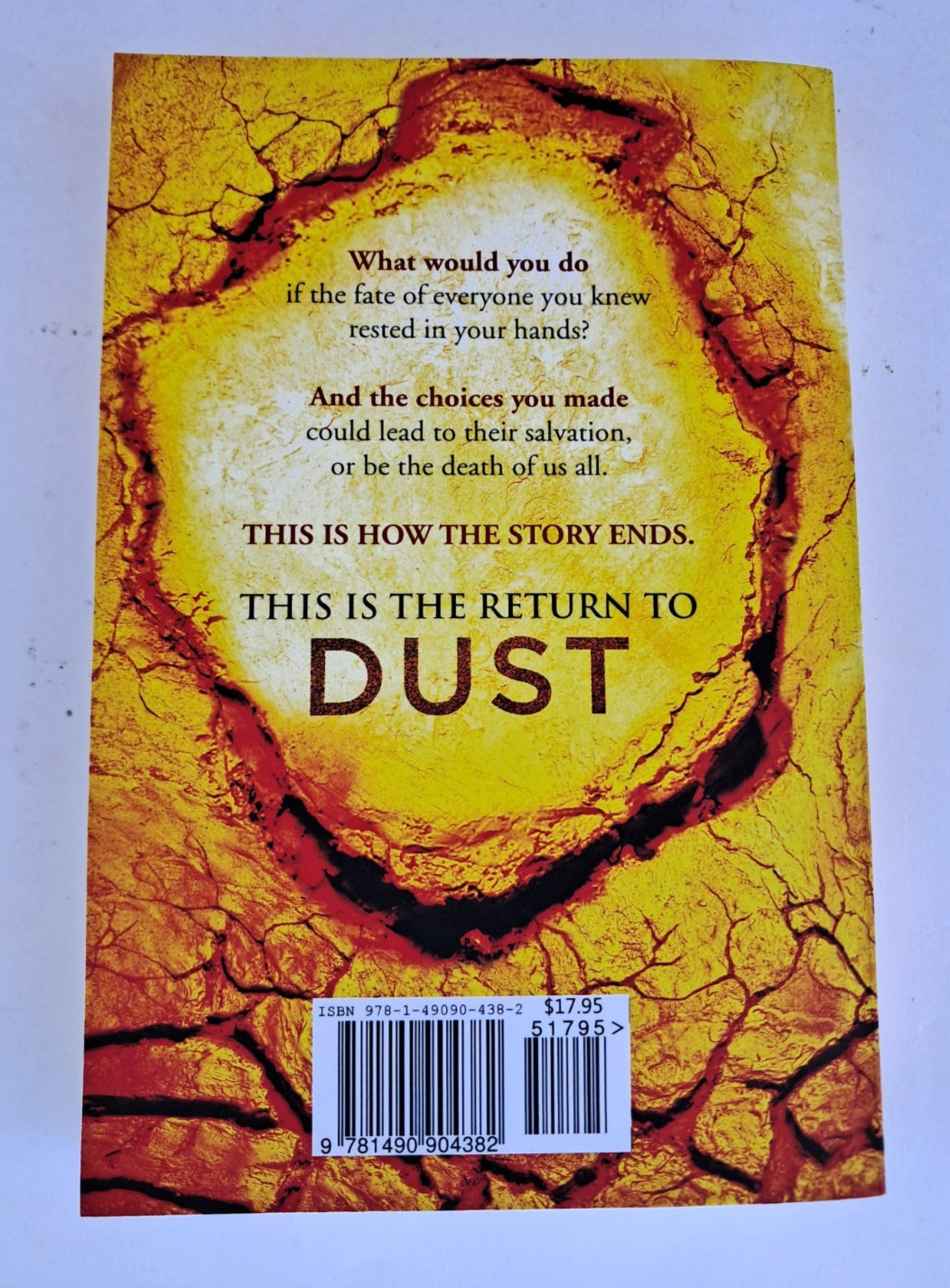 Dust by Hugh Howey – SILO Trilogy – 1st Edition – Excellent Condition