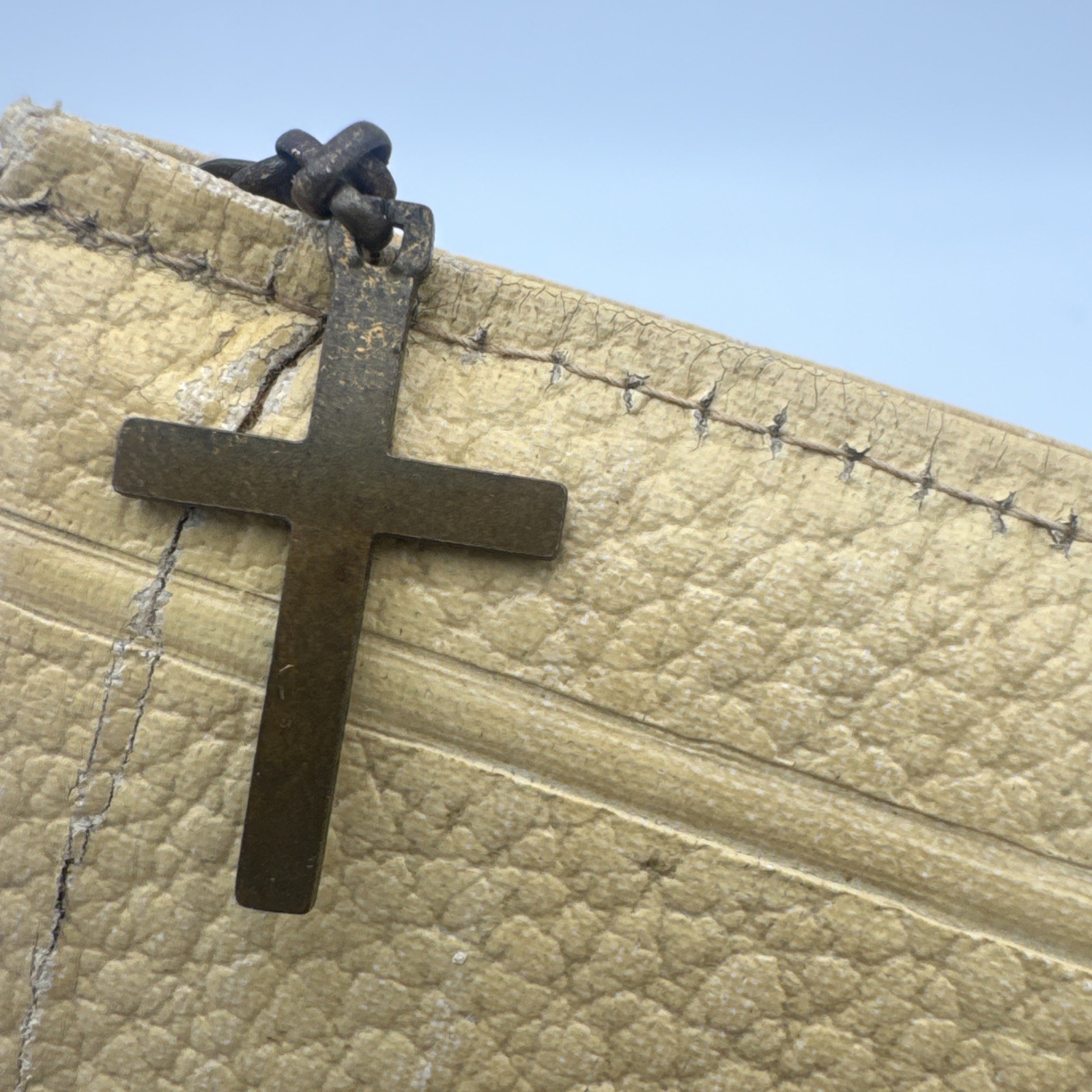 VTG 1950s KJV Holy Bible Illustrated Edition White With Zipper And Cross Charm