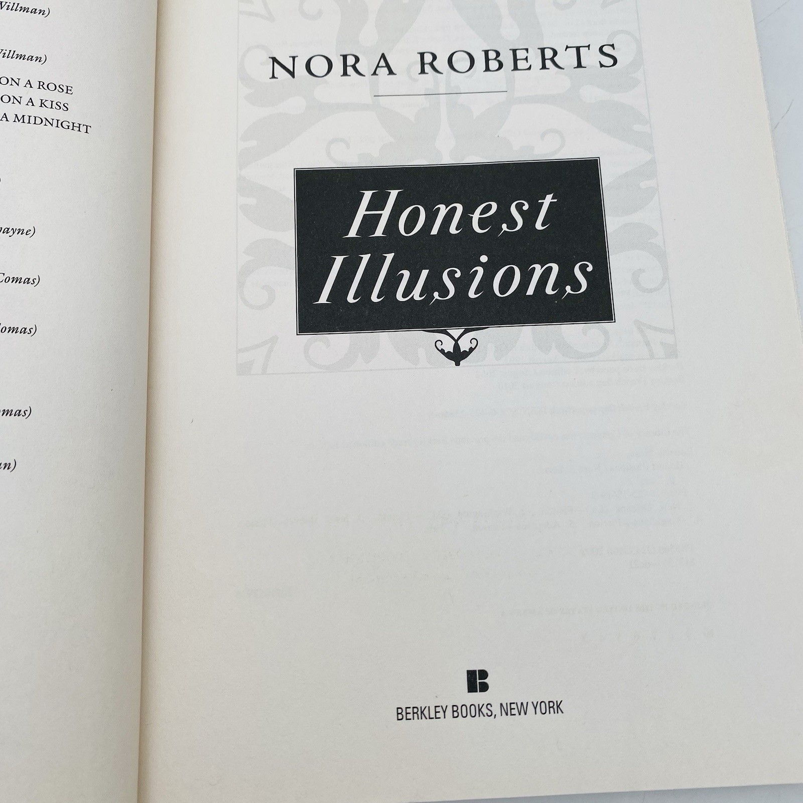 Nora Roberts Lot of 5 Trade Paperback Books 3 Omnibus (w/8 Novels) & 2 Novels