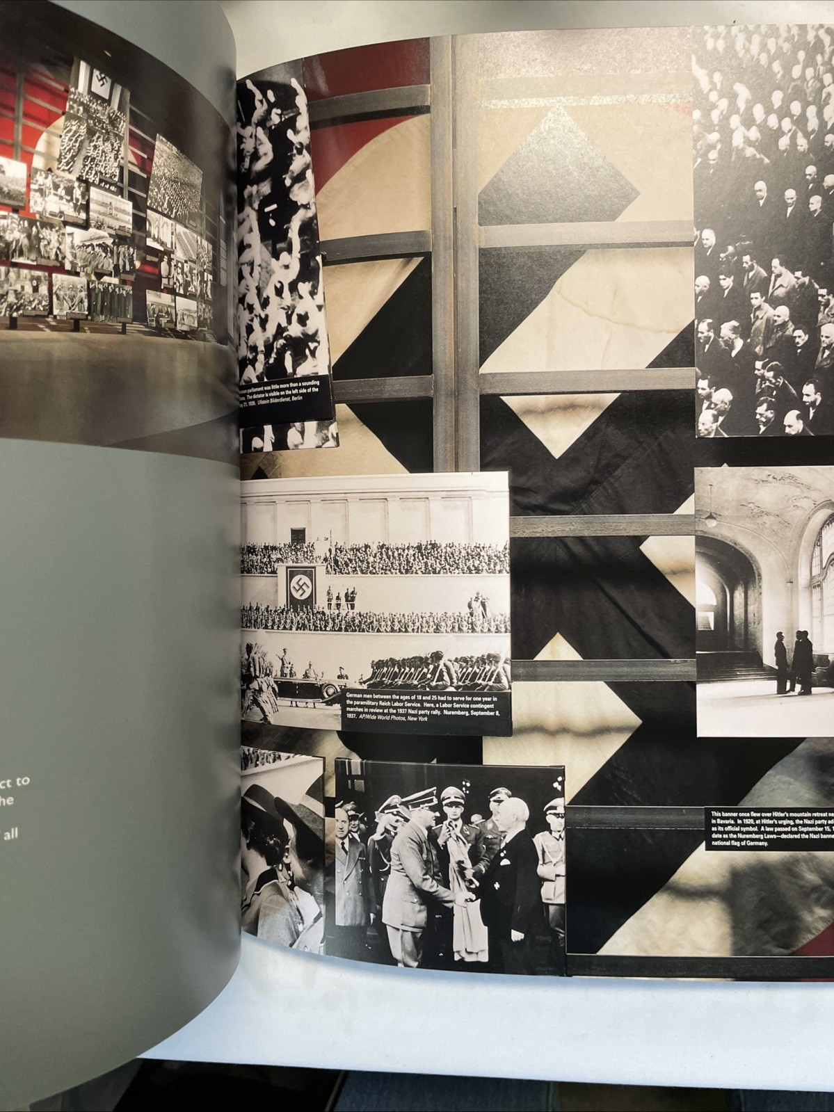 1995 THE HOLOCAUST MUSEUM IN WASHINGTON BY WEINBERG & ELIELI BOOK W/Life Cards-3