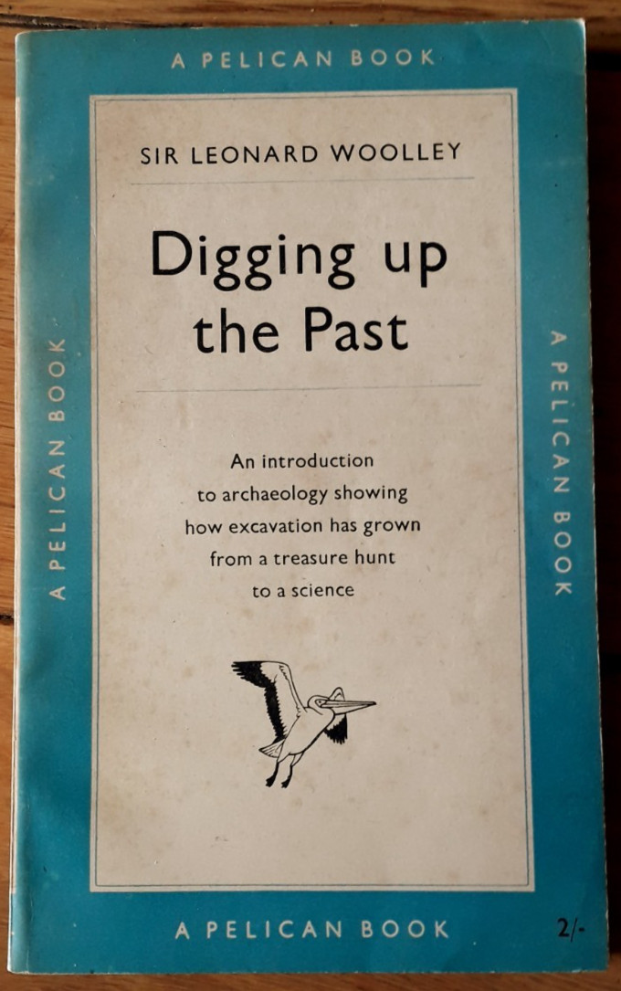 DIGGING UP THE PAST Sir Leonard Woolley – Penguin Paperback 1952 APPEARS UNREAD