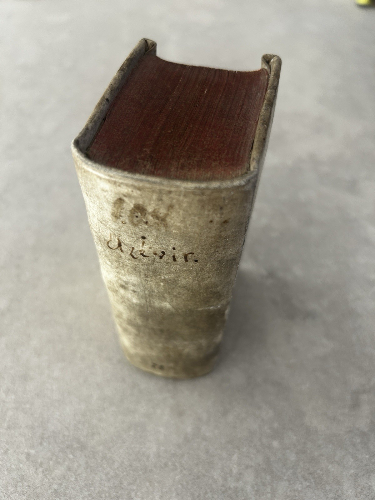 1641 Elzevier Miniature Book Thomas Smith De Republica Anglorum Leiden Vellum