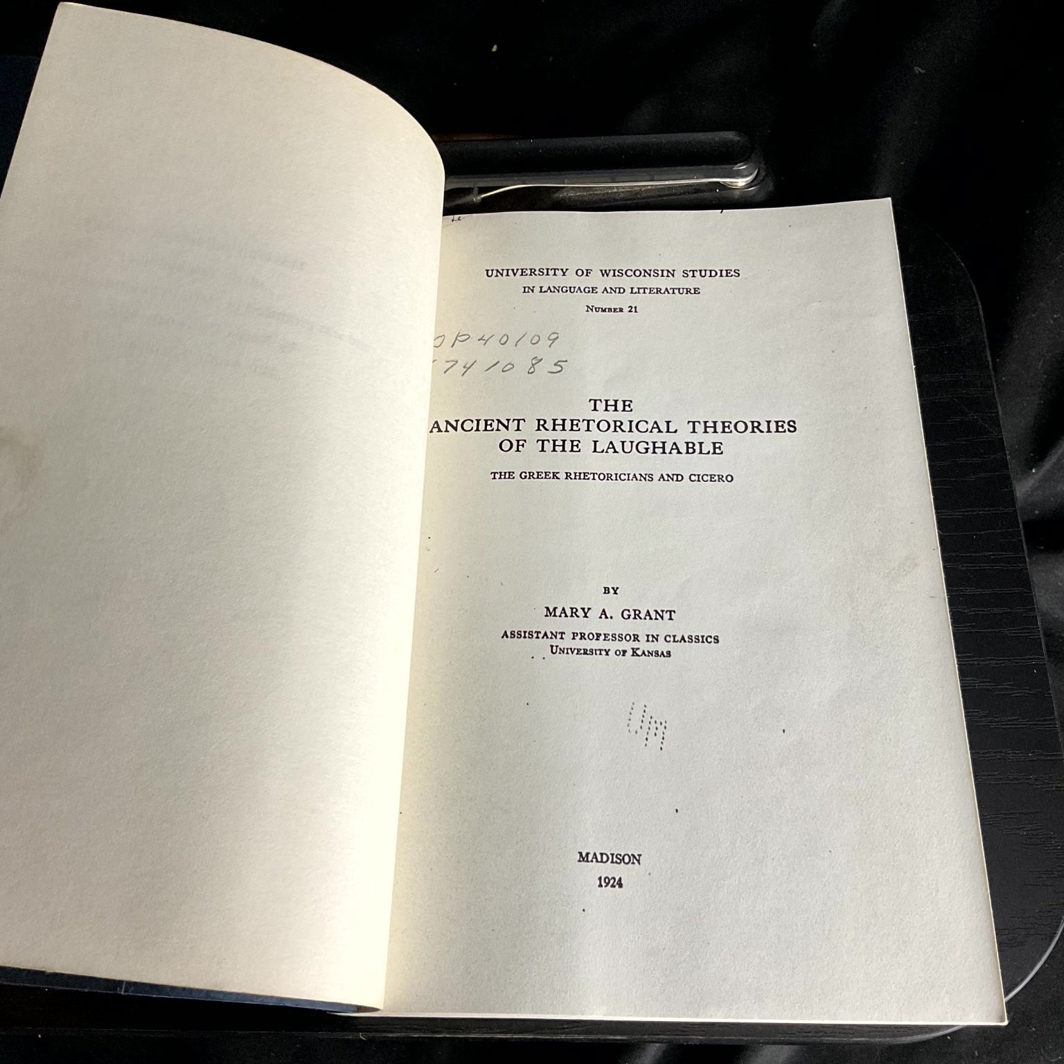 THE ANCIENT RHETORICAL THEORIES OF THE LAUGHABLE Mary A. Grant 1976 Facsimile