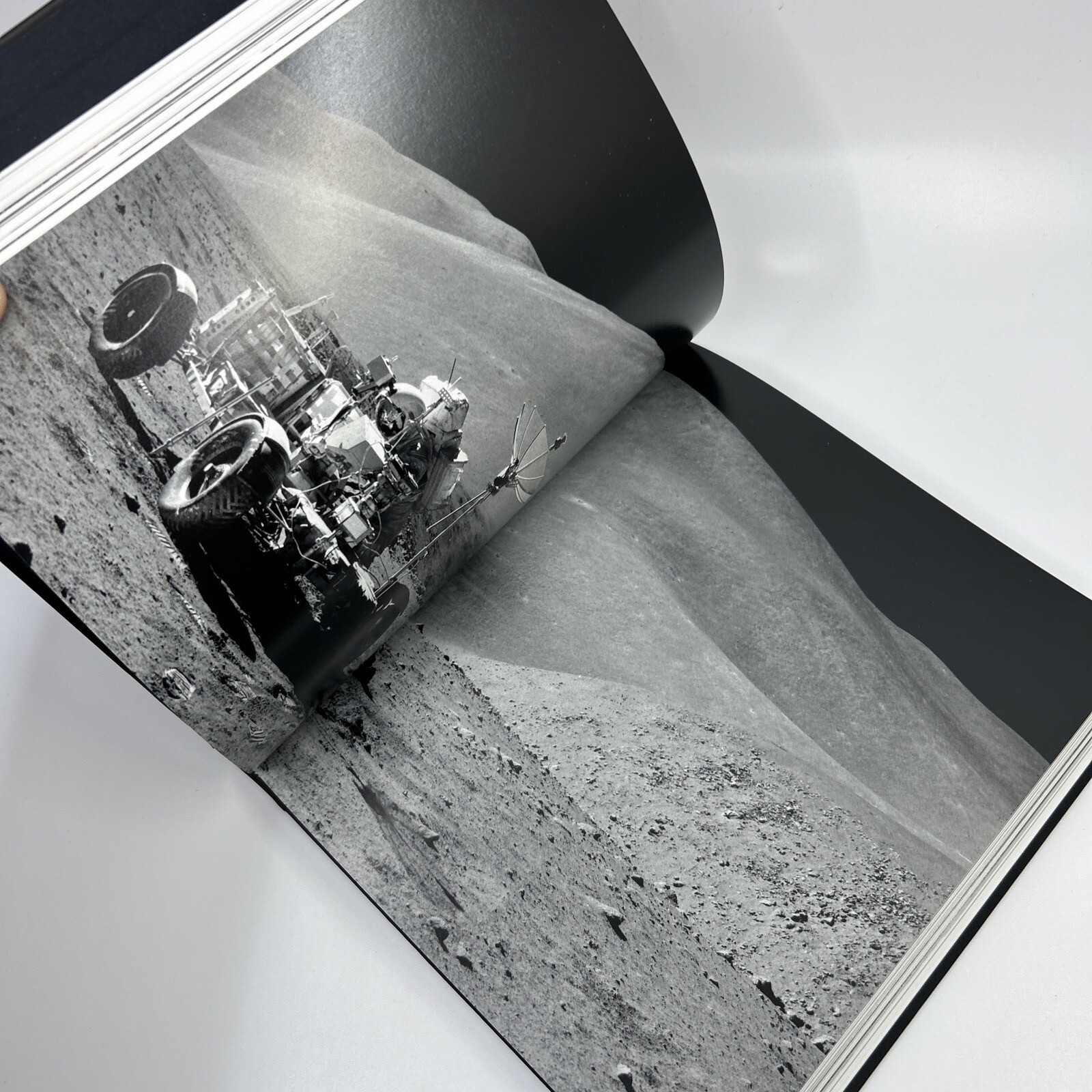 FOLIO SOCIETY A Man on the Moon Andrew Chaikin 2V NASA Voyages Apollo Astronauts