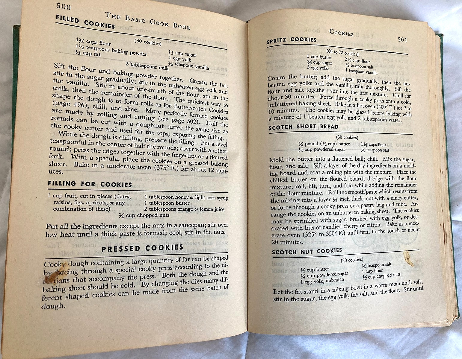 Vintage THE BASIC COOKBOOK by Marjorie Heseltine & Ula Dow 1947 Houghton Mifflin