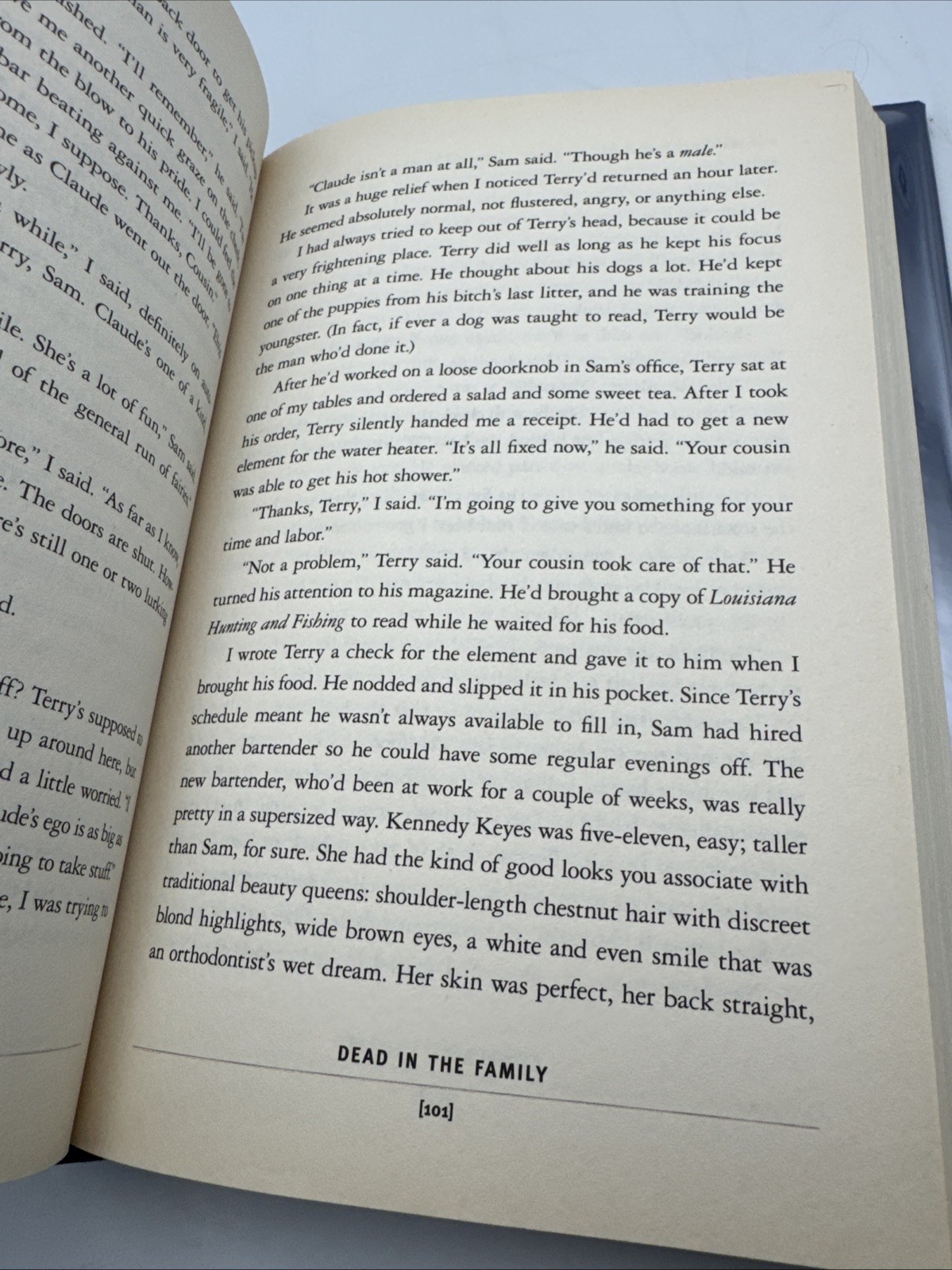 SIGNED Charlaine Harris Dead in the Family 1st/1st HBO True Blood
