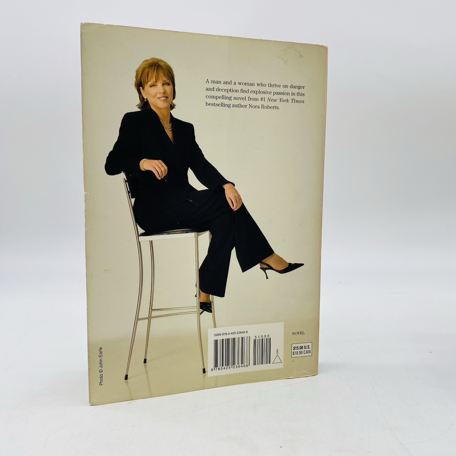 Nora Roberts Lot of 5 Trade Paperback Books 3 Omnibus (w/8 Novels) & 2 Novels