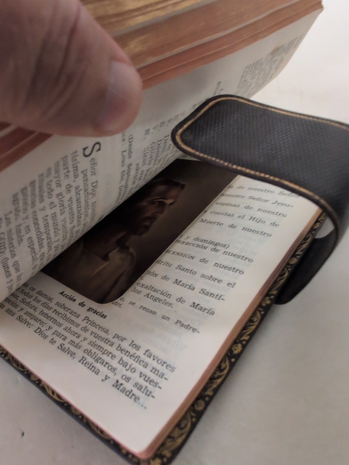 1958 Misal Diario Daily Missal In Spanish With Many Holy Cards Etc
