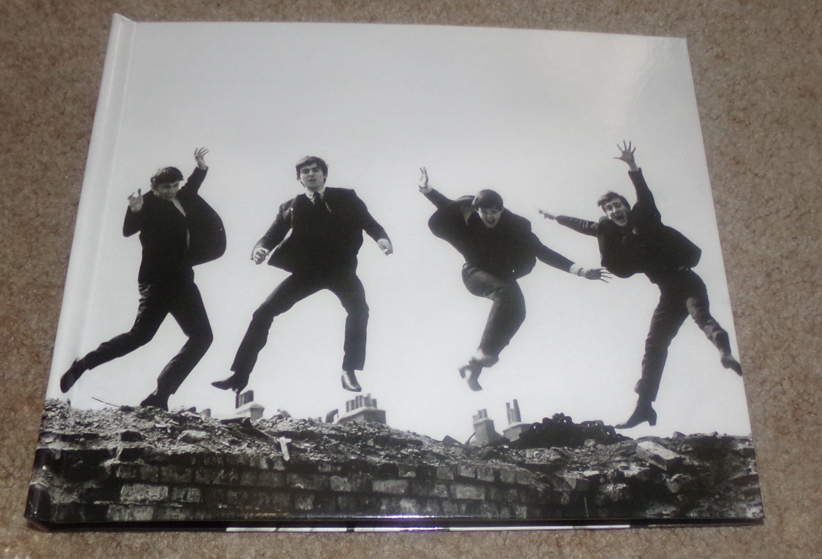Treasures Of The Beatles Box Set Illustrated Book & Facsimiles Rare Memorabilia