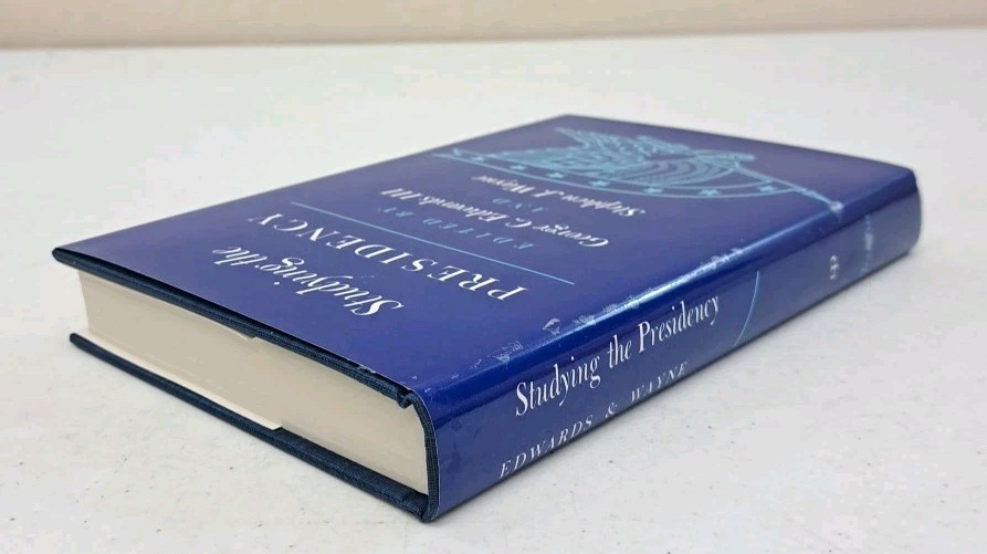 1983 1st Edition HCDJ UT Press-Studying the Presidency-George C Edwards-S. Wayne