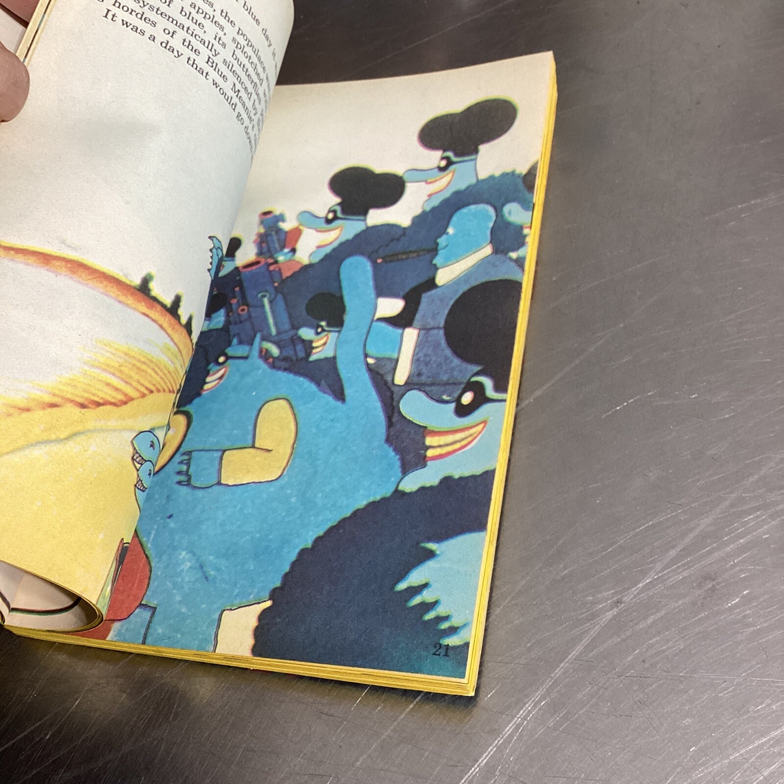 The Beatles Yellow Submarine (1968) Illustrated Paperback Book First Printing