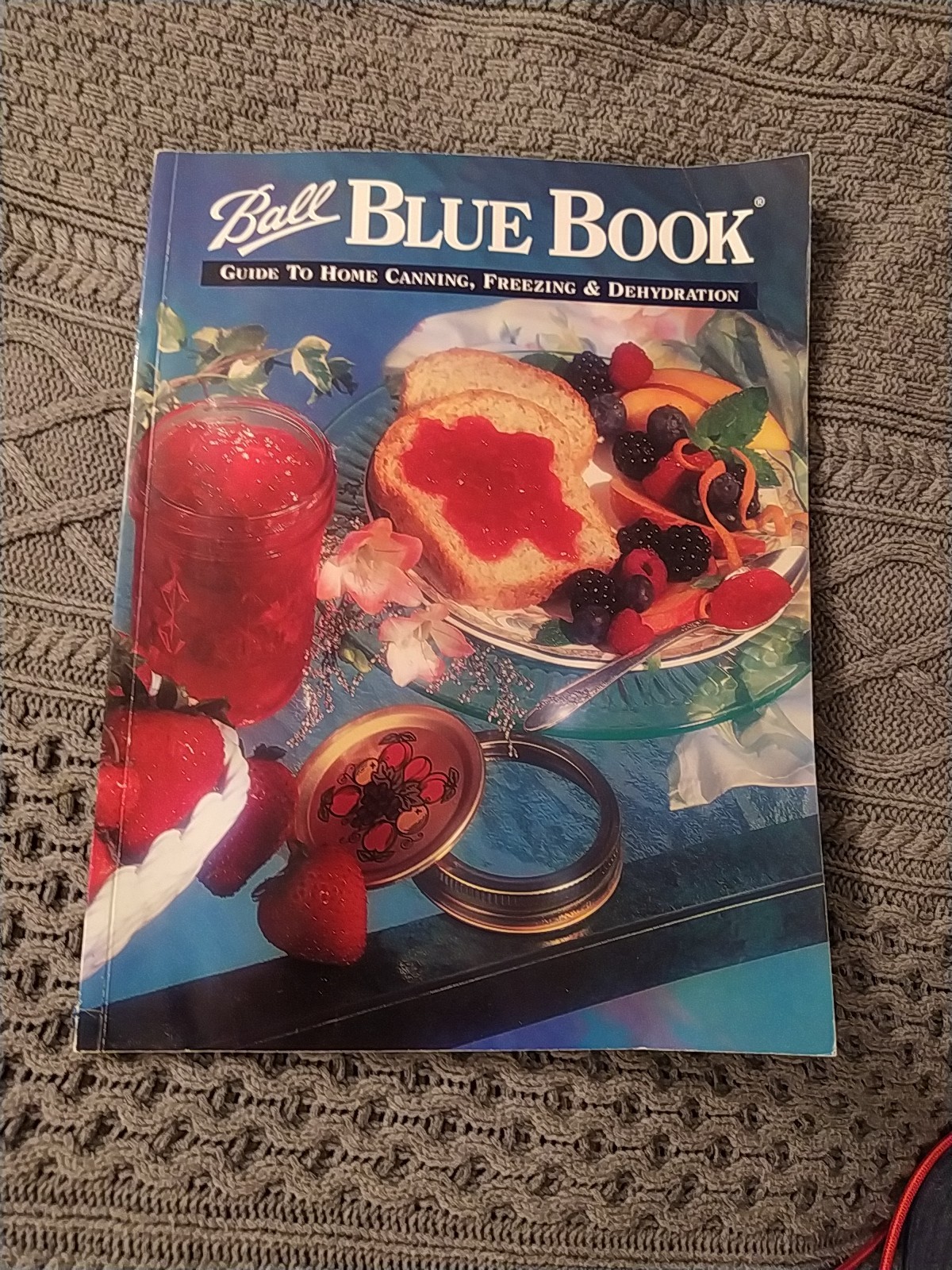 Ball Blue Book: A Guide to Home Canning, Freezing and Dehydration
