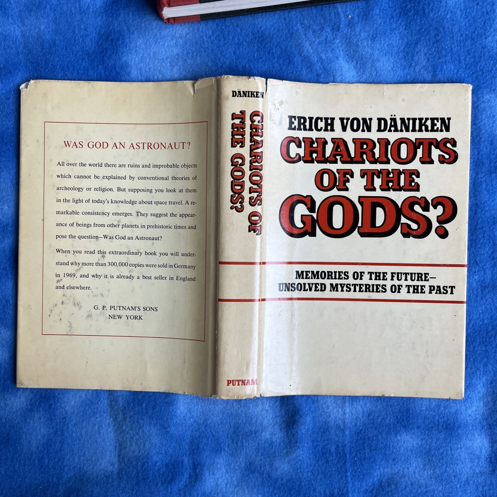 Chariots of the Gods Erich Von Daniken 1970 First American Edition 1st Printing