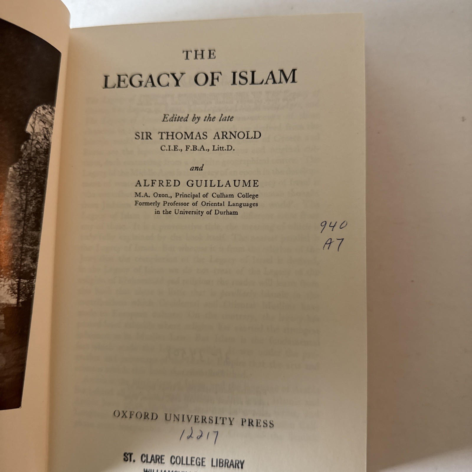 The Legacy of Islam, Oxford University Press (Thomas Arnold – 1968)