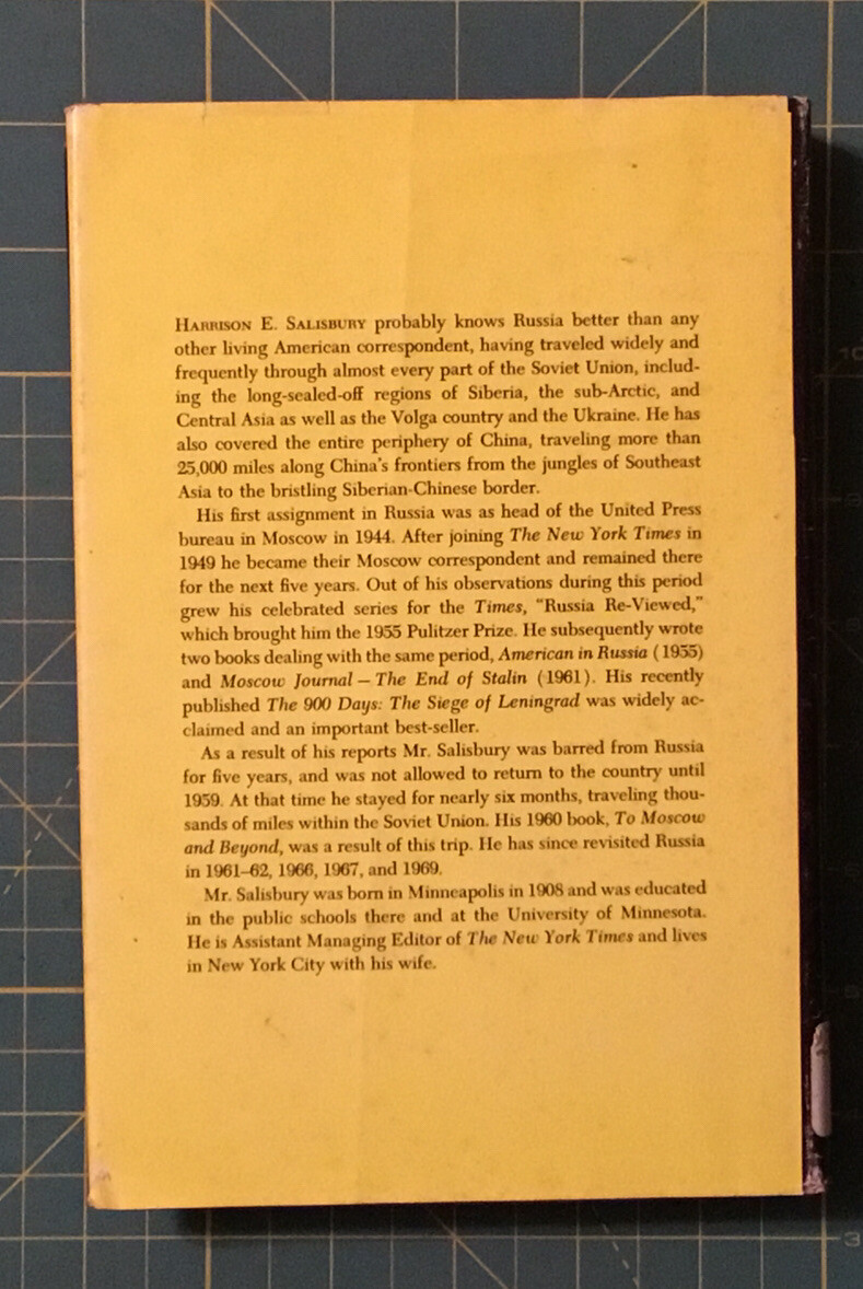 WAR BETWEEN RUSSIA and CHINA by HARRISON E. SALISBURY, 224 pages, 1969 Book RARE