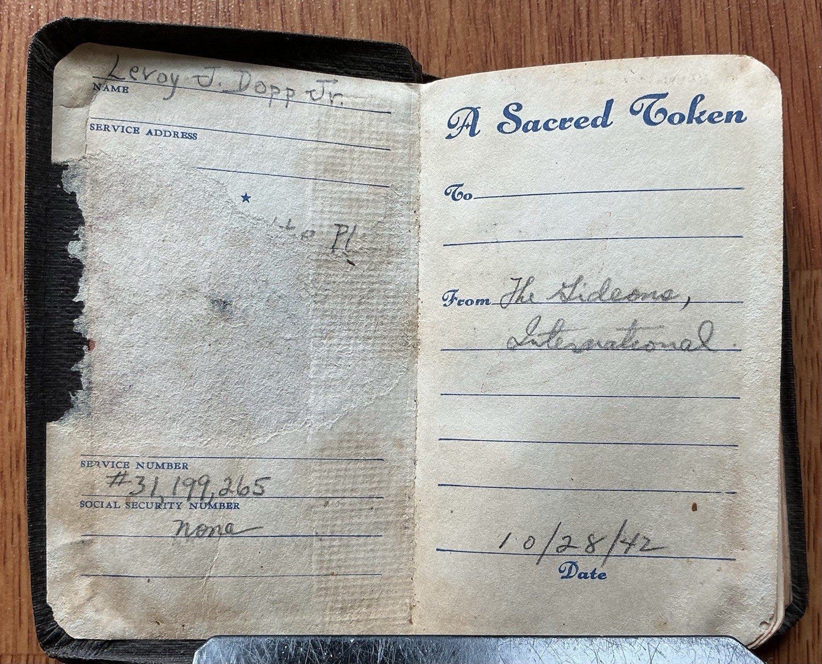 NEW TESTAMENT & PSALMS Old Pocket BIBLE /Gideons 1942 WWII US FLAG FDR Greeting