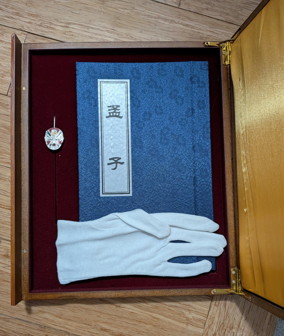 Mencius Book Printed On Silk Pages Collectible Gift New