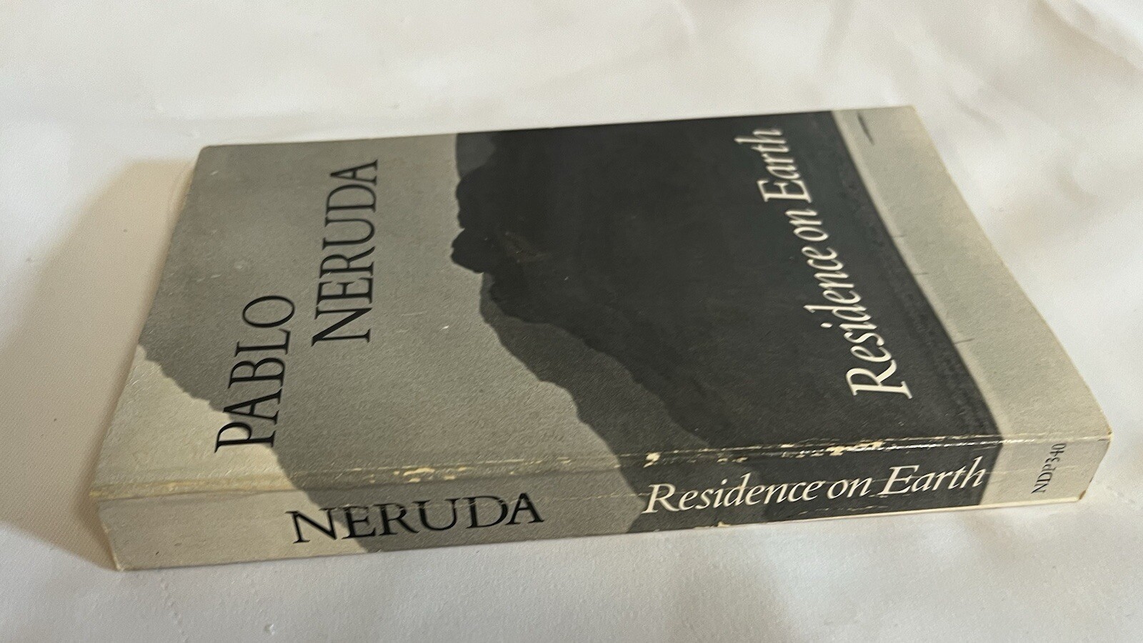 Residence on Earth, by Pablo Neruda SOFTCOVER (New Directions, 1973) ENG / SPAN