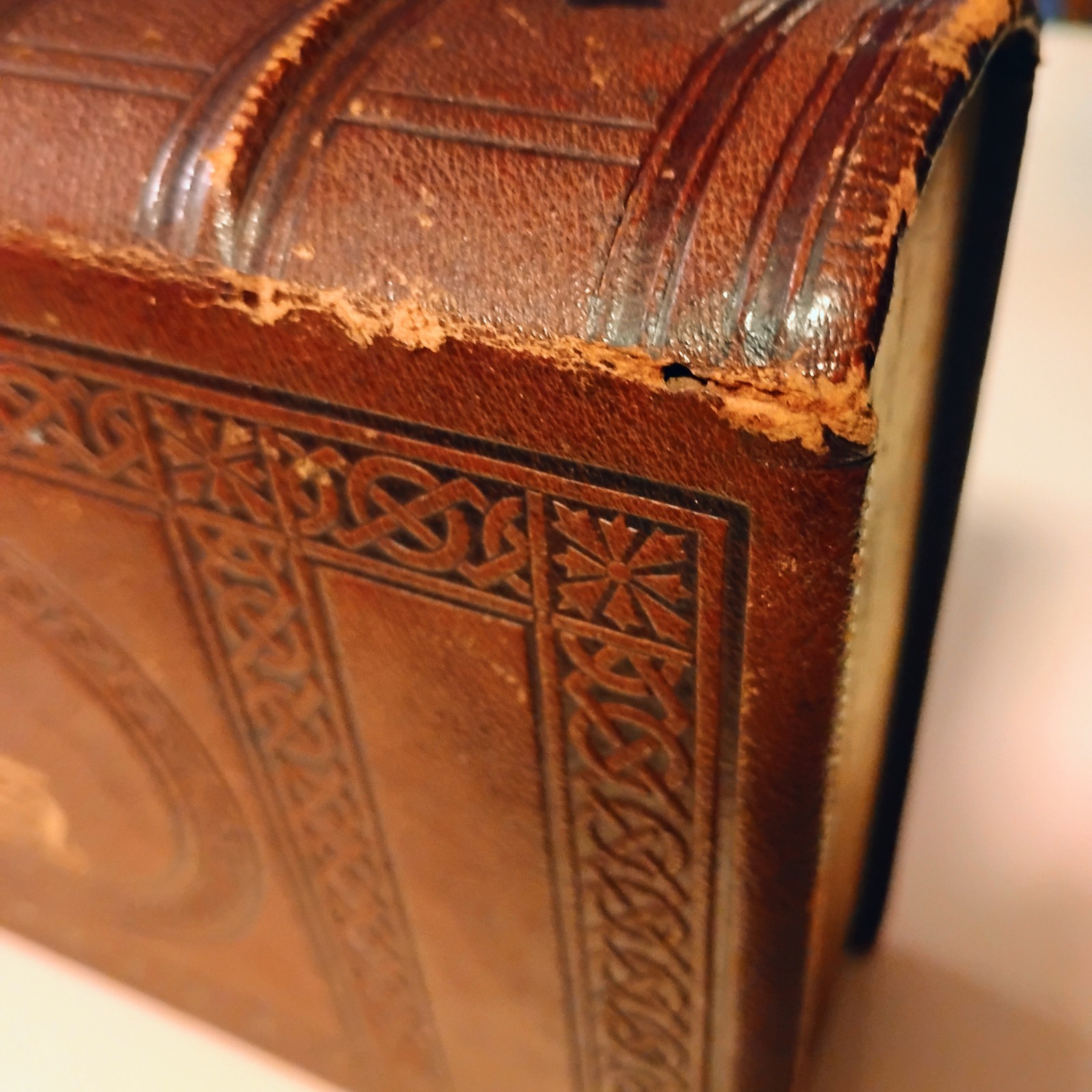 1850s The Poetical Works of Thomas Moore LEATHER Fine Binding Celtic Knot Gilt