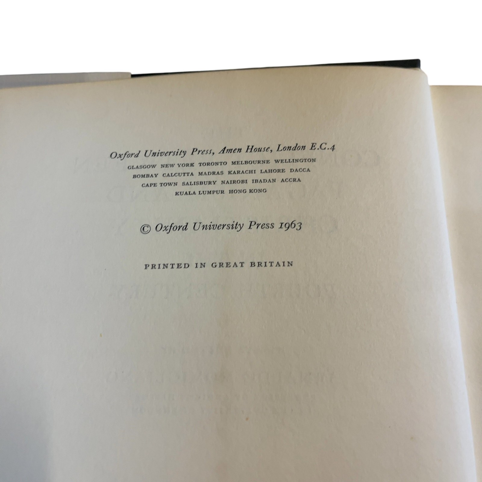 The Conflict Between Paganism and Christianity Momigliano Arnaldo Hardcover 1963