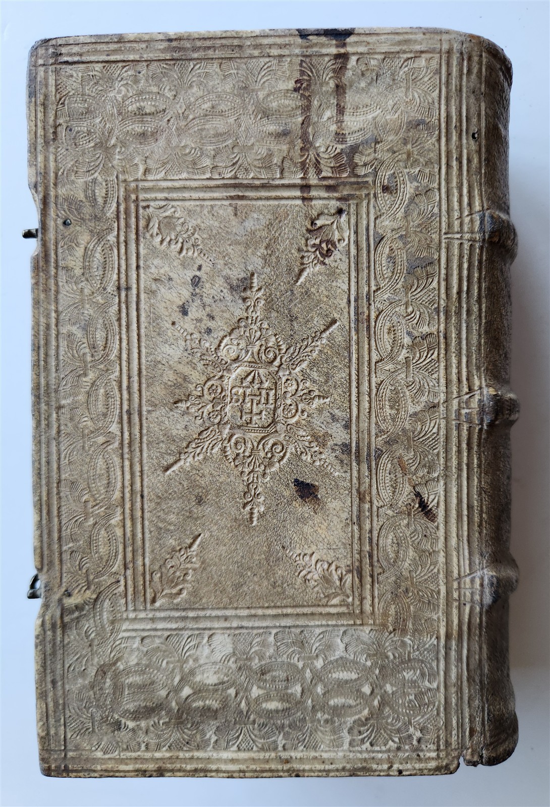1664 COUNCIL OF TRENT antique decorative PIGSKIN over WOOD BINDING w/ CLASPS