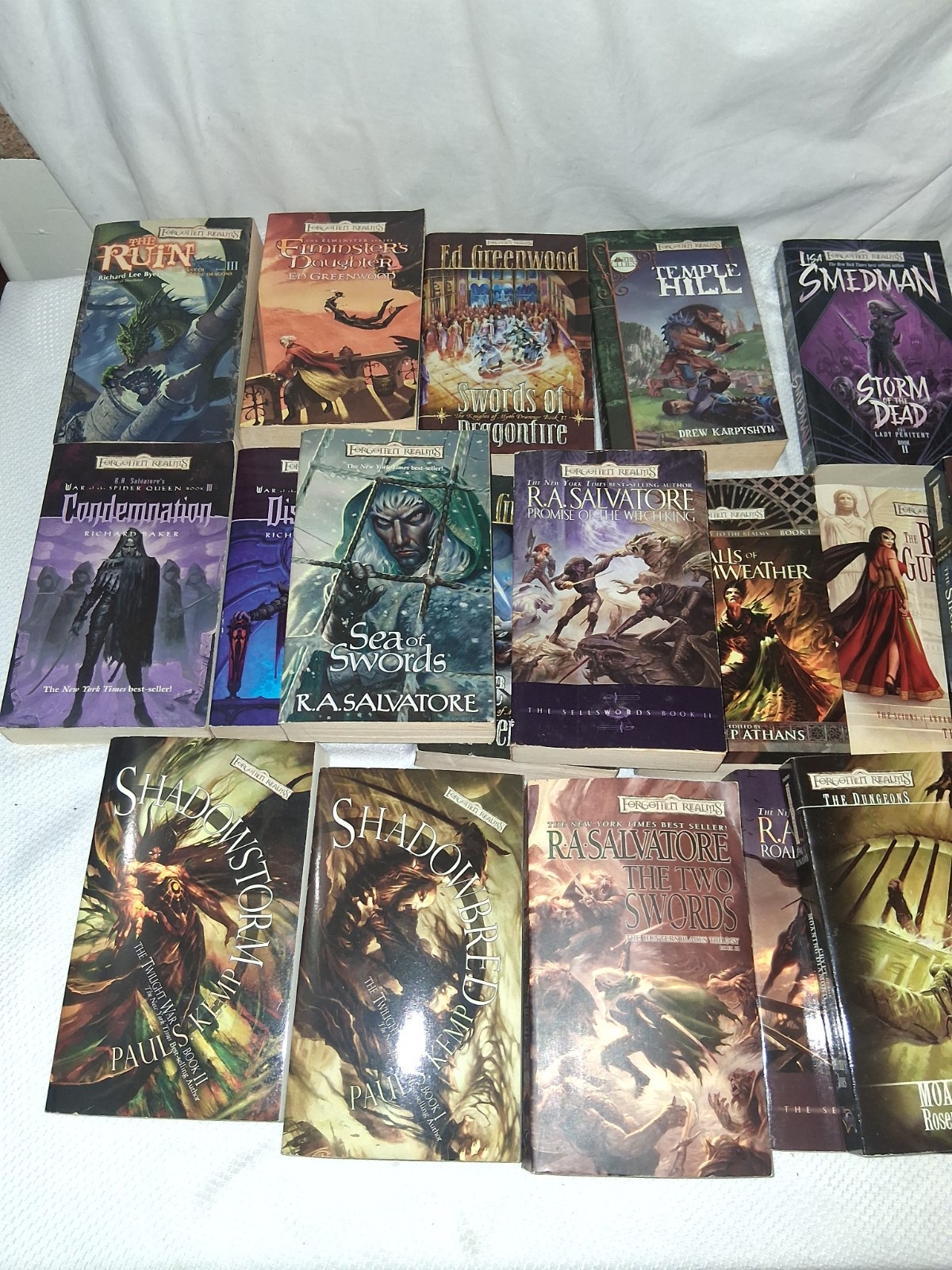 Forgotten Realms Wizards Of The Coast Mixed Book Lot Of 28