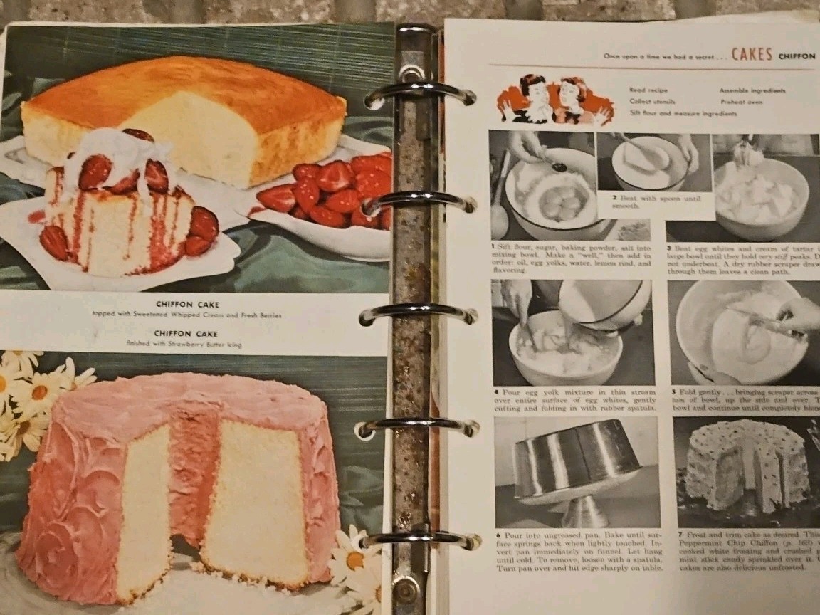 Vintage 1956 Betty Crocker’s Picture Cook Book Revised & Enlarged 5 Ring Binder