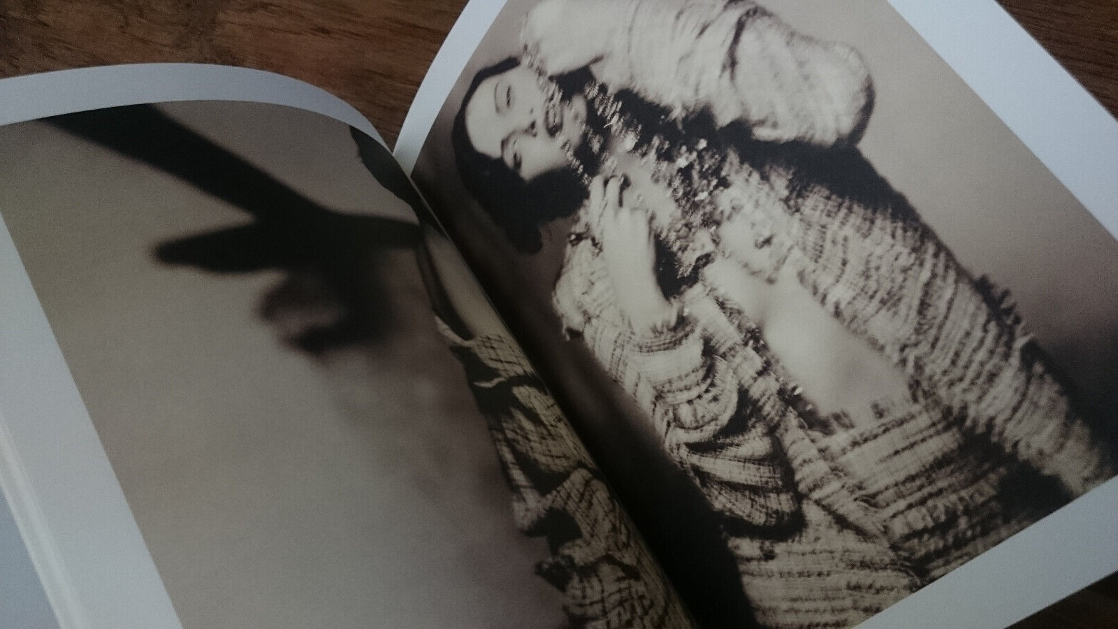 1998 CHANEL BOUTIQUE PARIS SPRING COLLECTION BOOK PARIS W/PRESS PAPER LAGERFELD