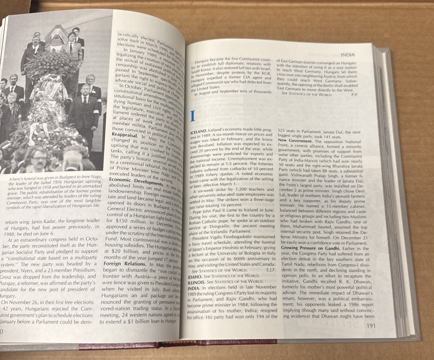 1990 Funk & Wagnalls New Encyclopedia Yearbook (HARDCOVER, GOOD)