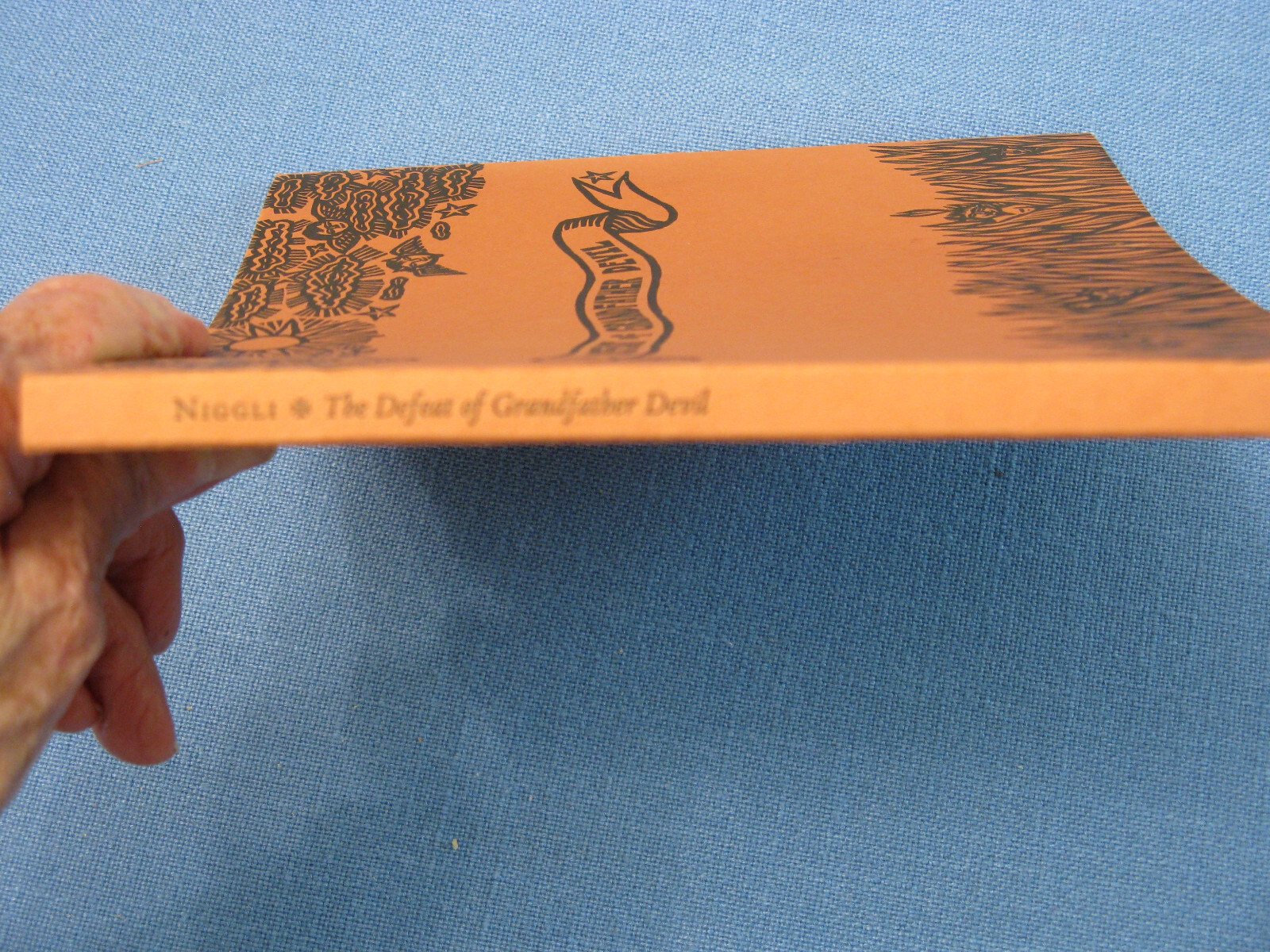 BOOK CLUB OF TEXAS 2010. THE DEFEAT OF GRANDFATHER DEVIL SPANISH PLAY 1/350