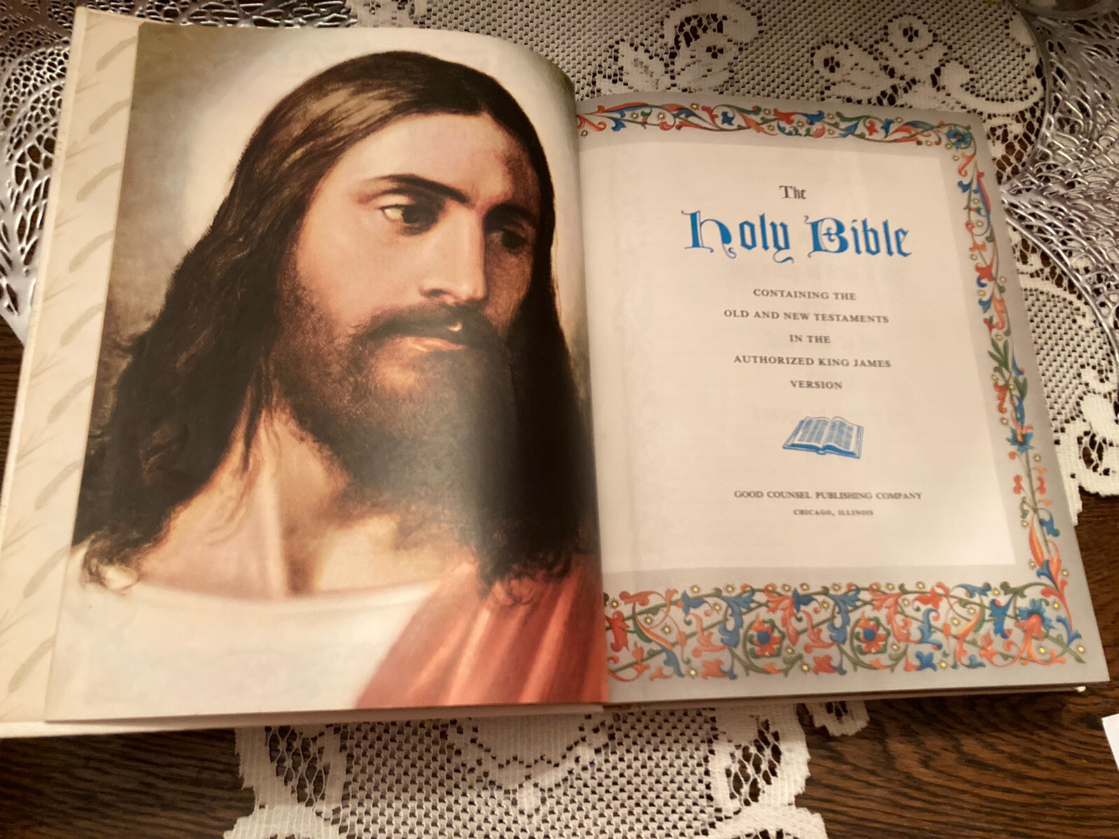 White Lg King James Version Bible 1963 Good Counsel Publishing Co . Chicago Il
