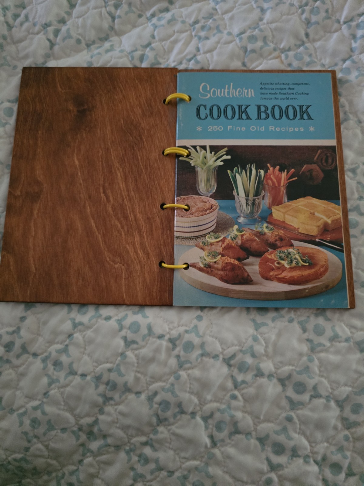 The Southern Cookbook of the Finest Old Southern Recipes 1972 Wood Cover EC