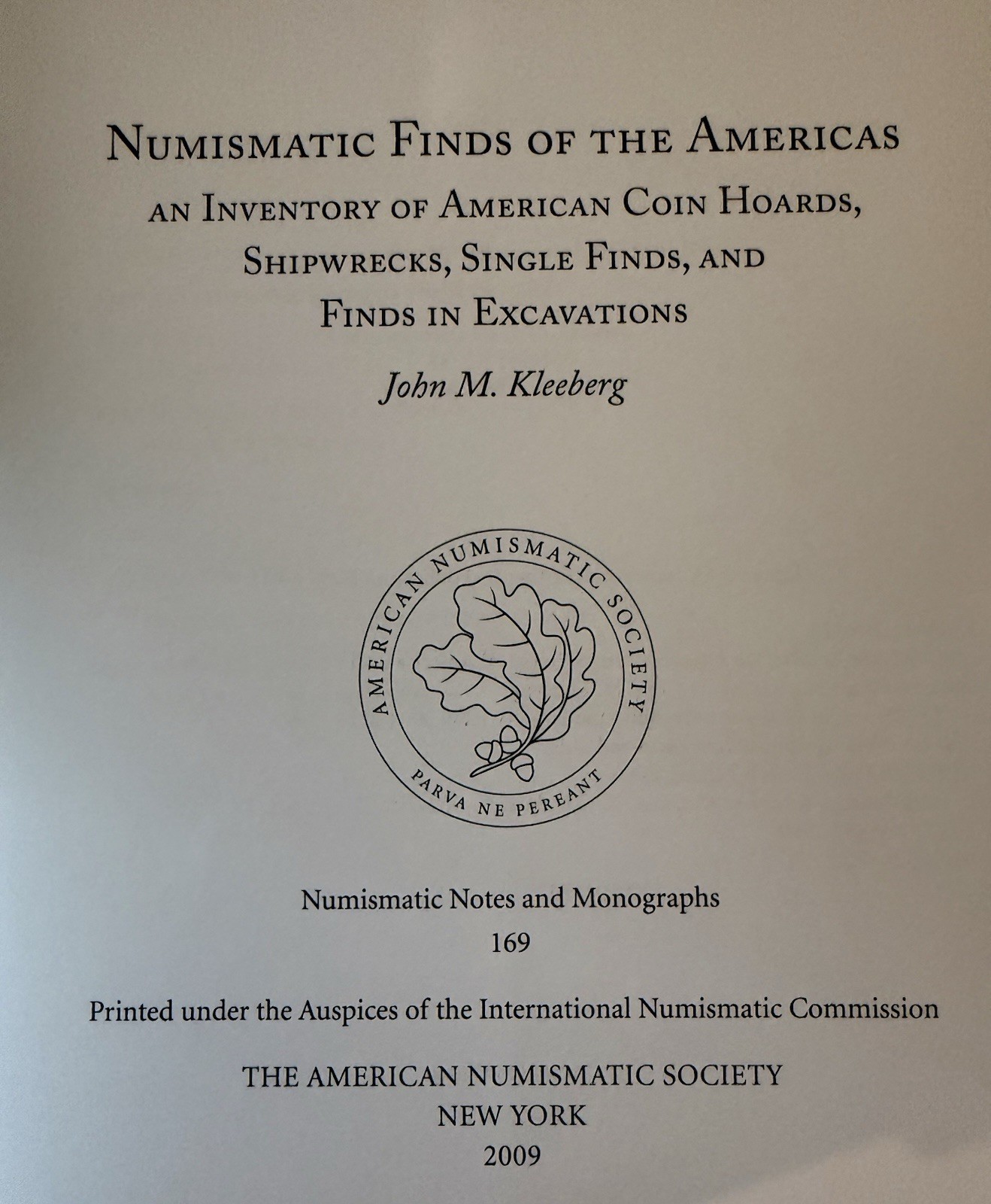 NUMISMATIC FINDS OF THE AMERICAS: AN INVENTORY OF COINS By John M. Kleeberg VG