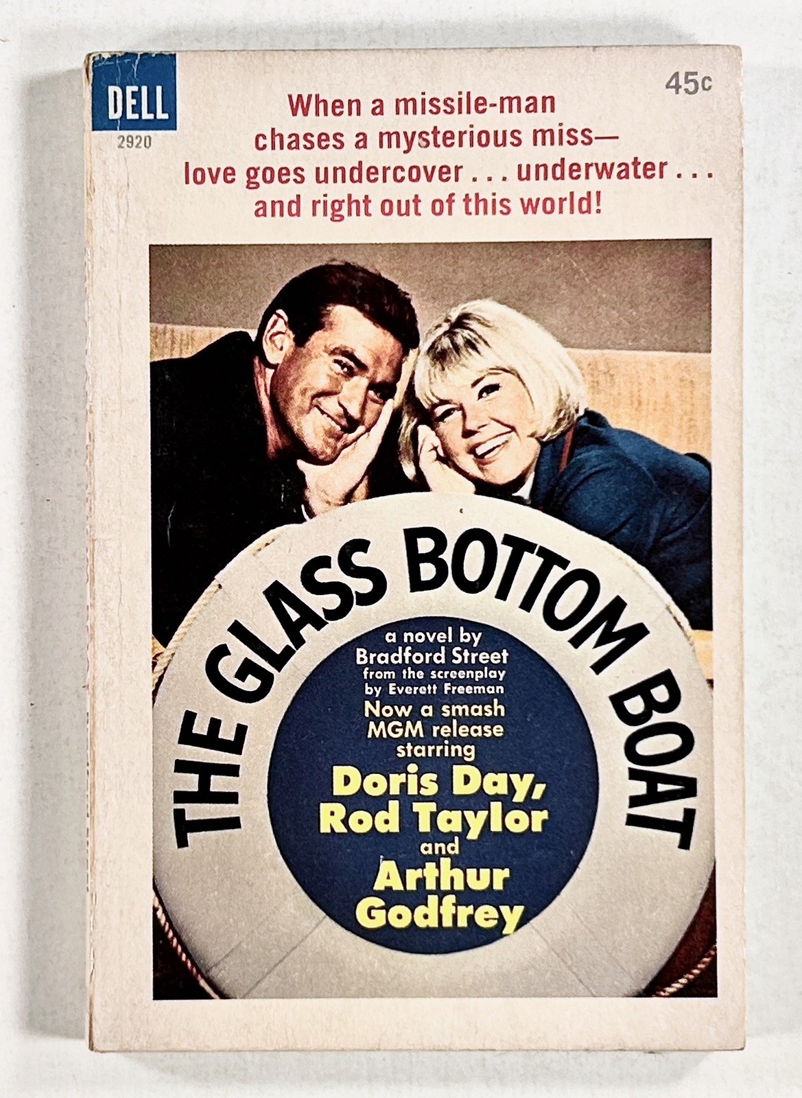 1966 Bradford Street GLASS BOTTOM BOAT Doris Day Spy Comedy movie tie-in DELL pb