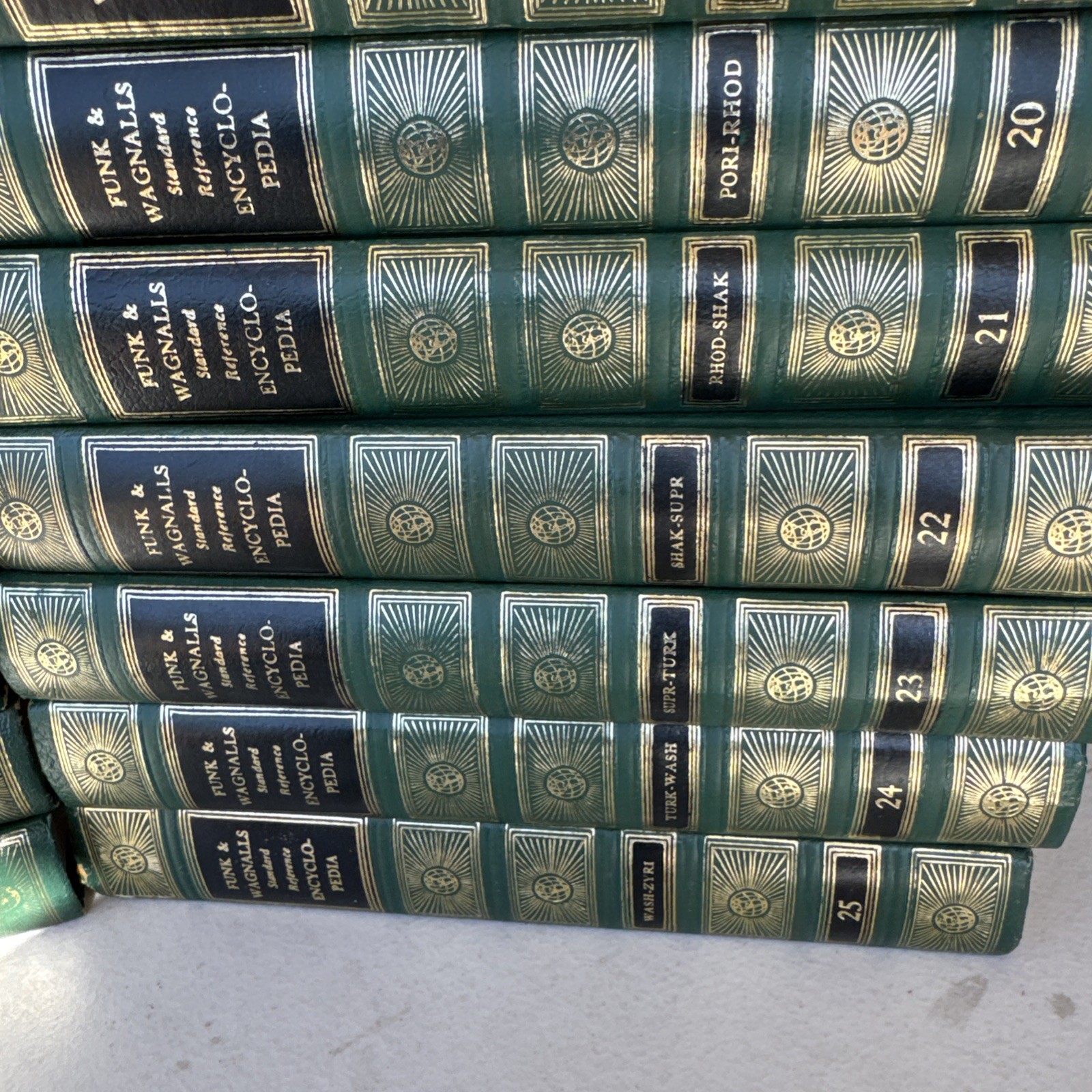Funk & Wagnalls Standard Reference Encyclopedia Complete 1-25 (1959-1960)